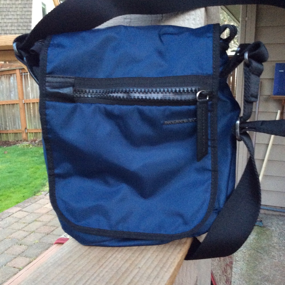 Mandarin Duck travel bag blue flap over unisex